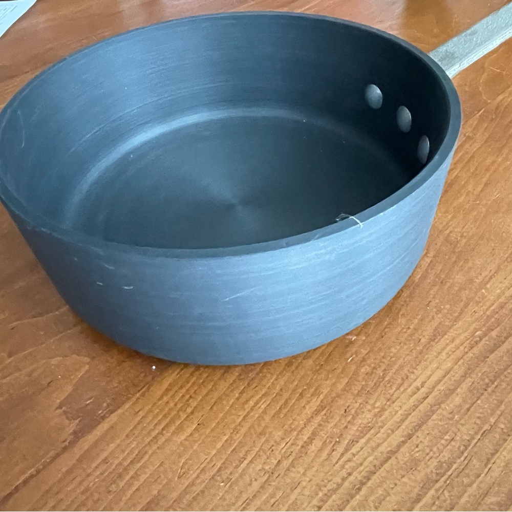 Calphalon Commercial Hard Anodized Aluminum Sauce Pan 8782 1/2-2 1/2 quart (2.5)